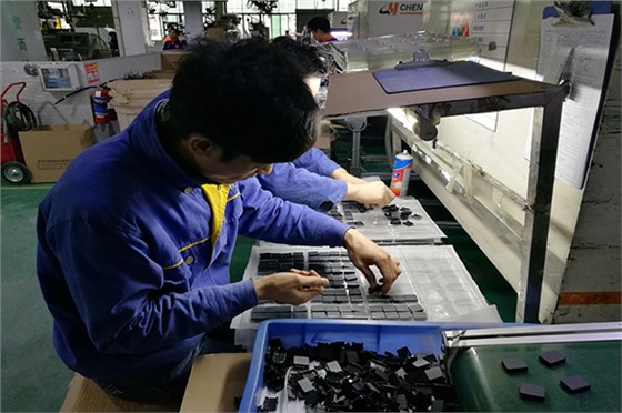 選擇藍(lán)牙耳機(jī)模具廠——開模前您需要了解這個！