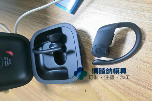 深圳藍牙耳機模具廠哪家行？來博騰納給你看看什么叫專業(yè)