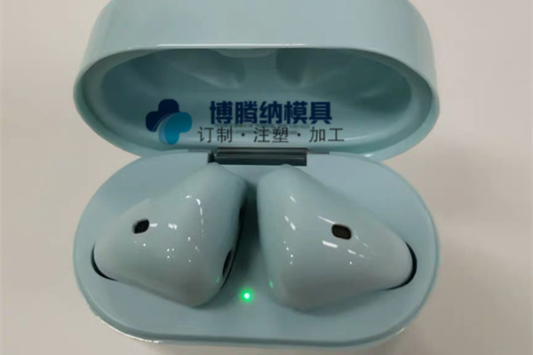 深圳TWS藍牙耳機模具：博騰納獨家專利，有分模線但你看不見！